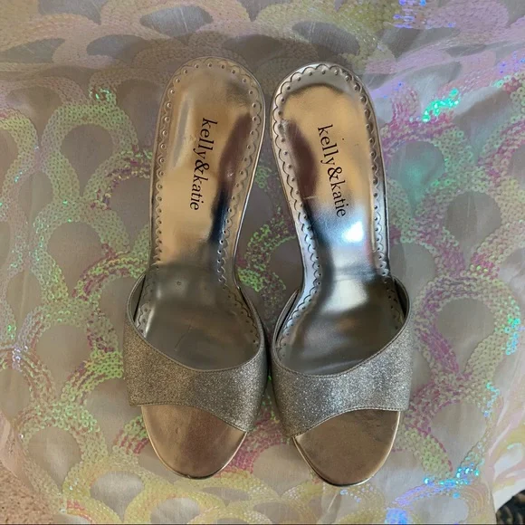 Kelly & Katie Silver Glitter Barbie Kitten Heel Mules Size 9.5M - Picture 2 of 11